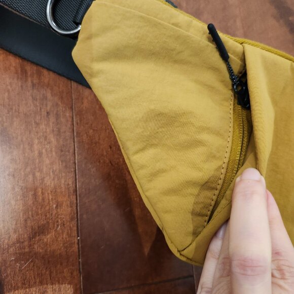Lululemon multi pocket belt bag - Picture 2 of 7